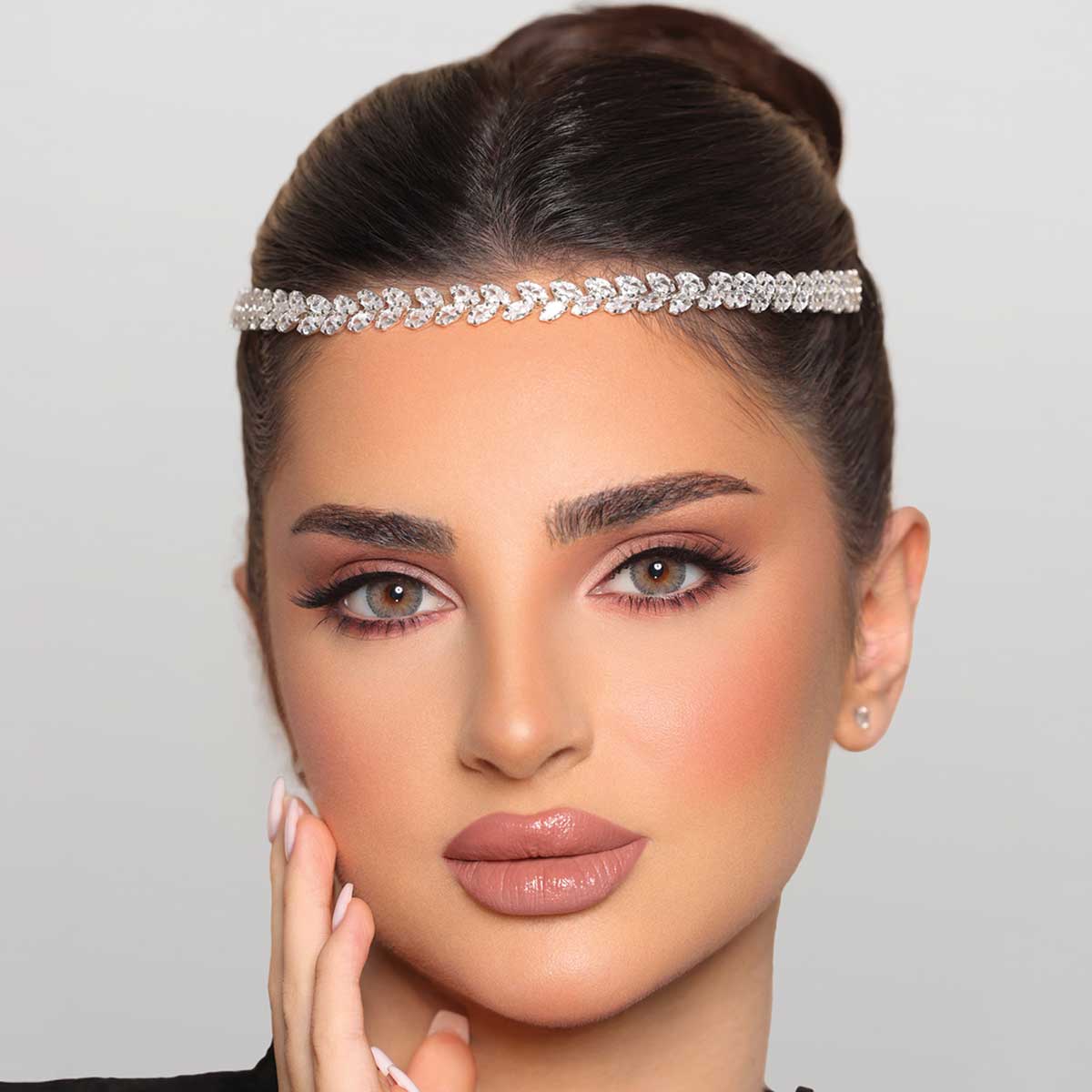 luminous-latin-gray-ringed-contact-lenses-1 لنز طوسی عسلی روشن متوسط دور محو لومینوس لاتین گری - تصویر 1